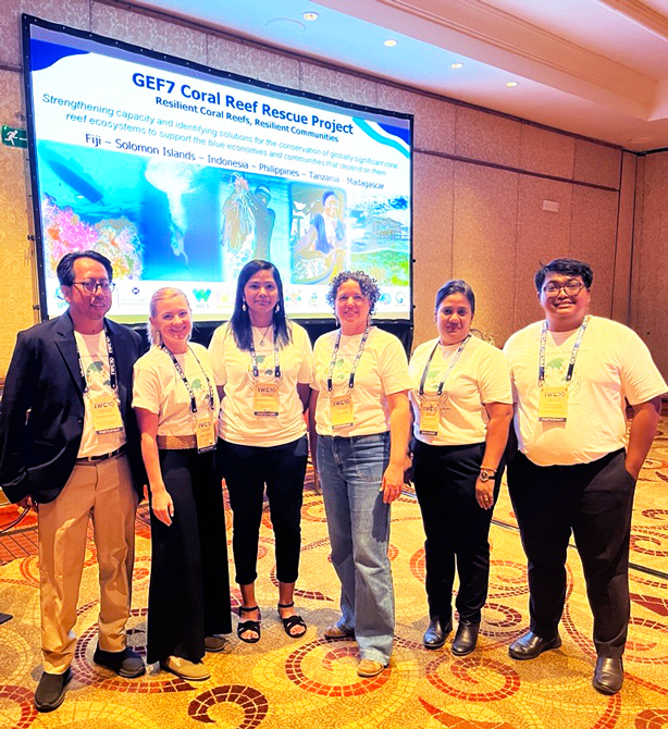 Prabowo, Jacquelyn Beattie, Neelam Bhan, Joelle Albert, Joslin Chetty, Derta Prabuning in front of Coral Reef Rescue Project display