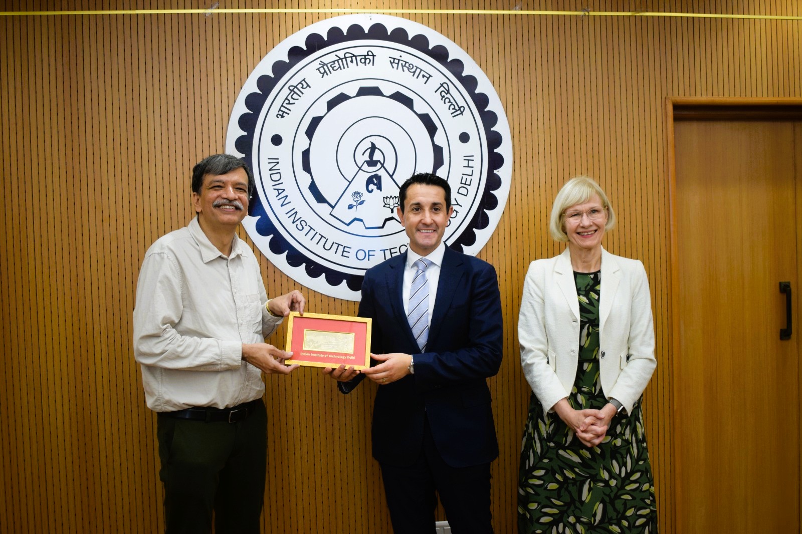  IITD Director Professor Rangan Banerjee, Qld Premier David Crisafulli, UQ Vice-Chancellor Professor Deborah Terry AC