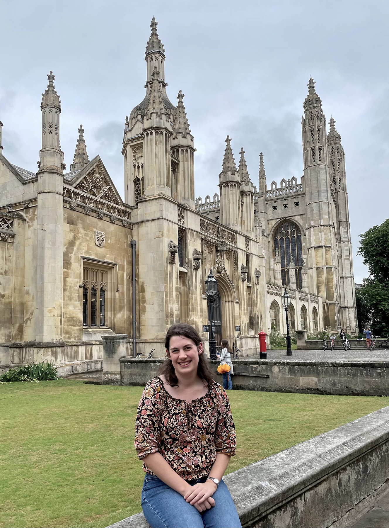 Chelsea Edmunds sitting in front on Kings College