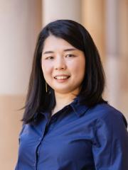 Miho Hamada Miho smiling and standing in front of sandstone columns in UQ's Great Court