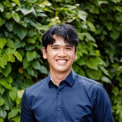 Muhamad Iqbal Januadi Putra graduating from UQ
