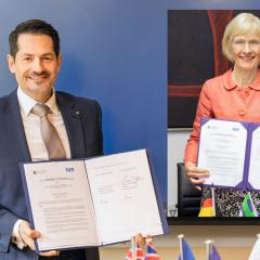 TUM President Professor Hofmann & UQ Vice-Chancellor Professor Terry signing MoU