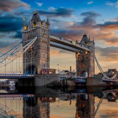 The river thames at sunset 