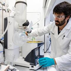 Senior medicinal chemist Jacek Kwiatkowski in the QEDDI Laboratory at UQ St Lucia campus