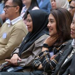 Group photo of attendees at a conference, smiling. 